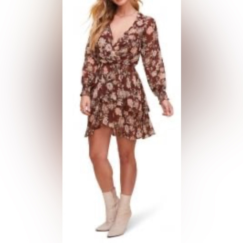 ASTR the label Scarlet Long Sleeve Minidress S. Worn by Kelly Clarkson on tv